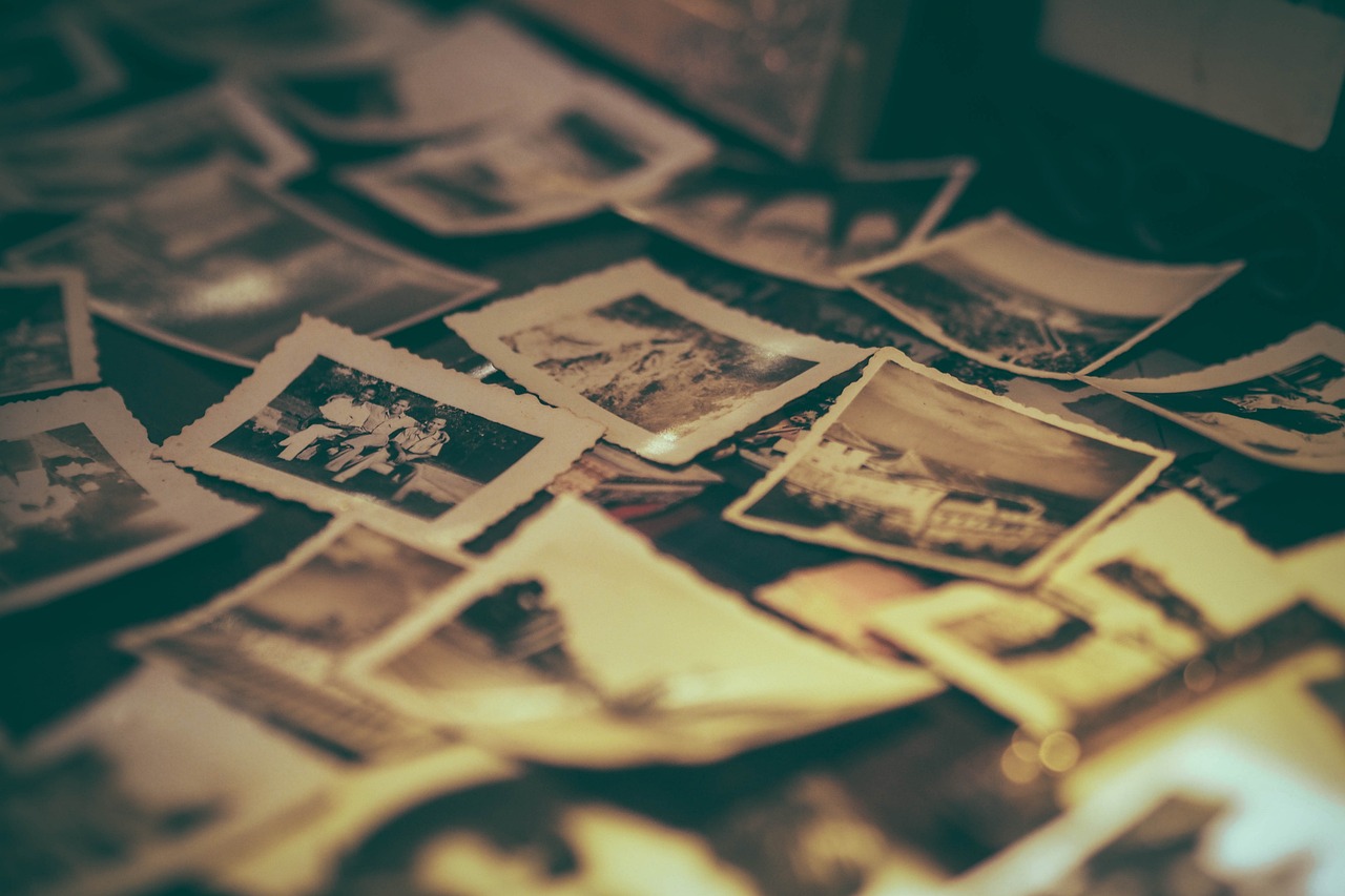 How to Create a DIY Photo Album for Memories